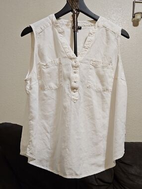 torrid Linen Blend White Button-Placket Sleeveless V-Neck Tank